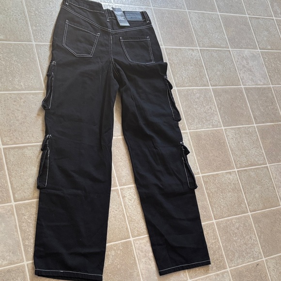 Men's Classic Black Cargo Pants - Picture 3 of 4